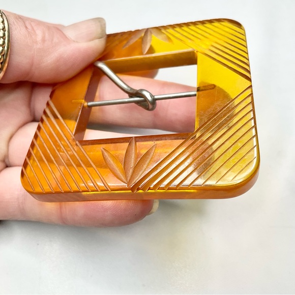 Art Deco Bakelite Carved Apple Juice Large Buckle - Picture 6 of 6